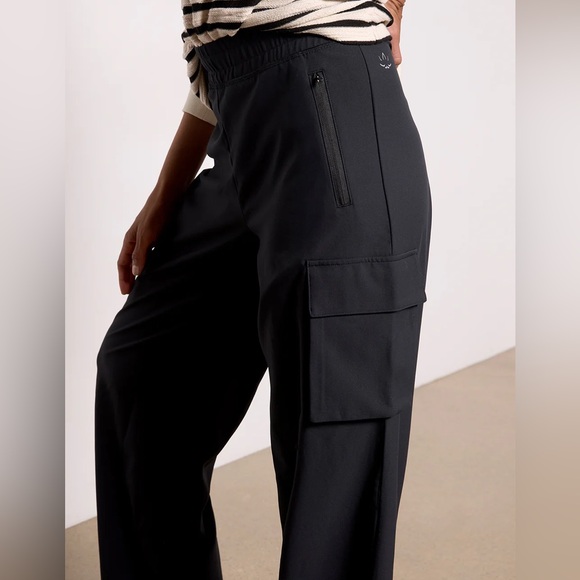 Beyond yoga City Chic Cargo Pant - Picture 6 of 6